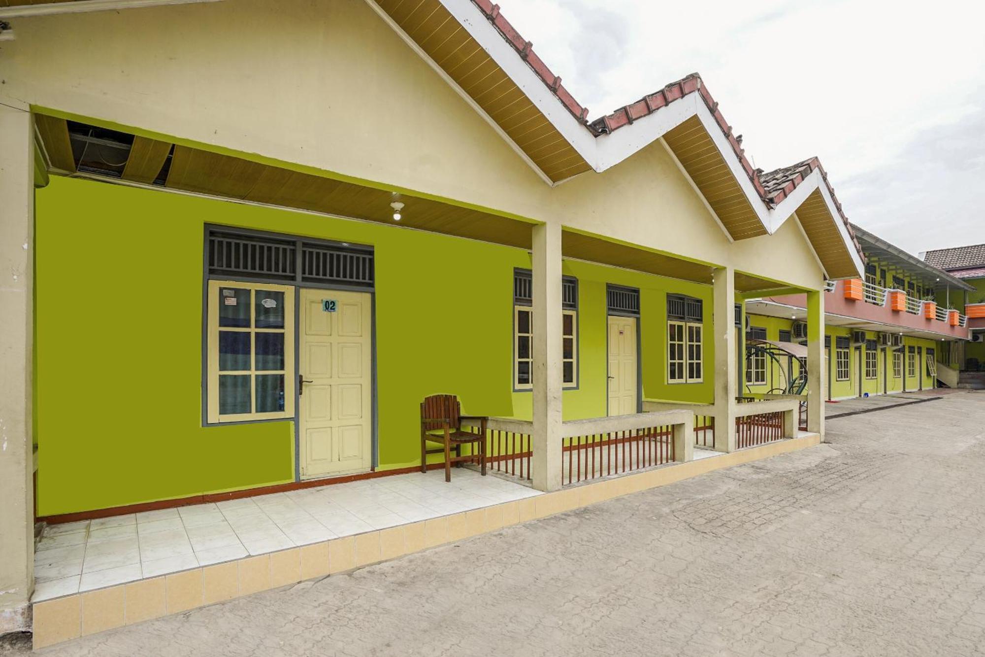 Oyo 2177 Trikora Indah Residence Palembang Exterior photo